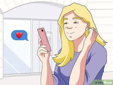 Imagen titulada Respond to a Kissy Face Emoji Step 4