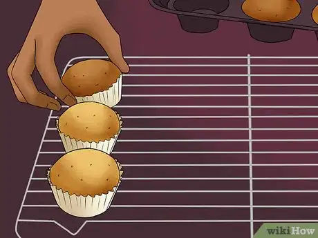 Imagen titulada Add Filling to a Cupcake Step 7