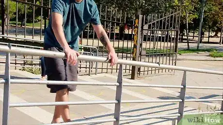 Imagen titulada Hop a Fence Step 1