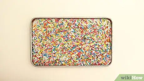 Imagen titulada Put Sprinkles on the Side of a Cake Step 11