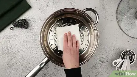 Imagen titulada Season a Stainless Steel Pan Step 15