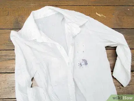 Imagen titulada Make a Pirate Shirt Step 1