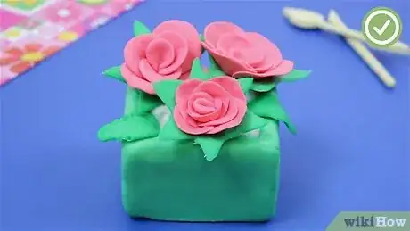 Imagen titulada Make a Clay Rose Step 22