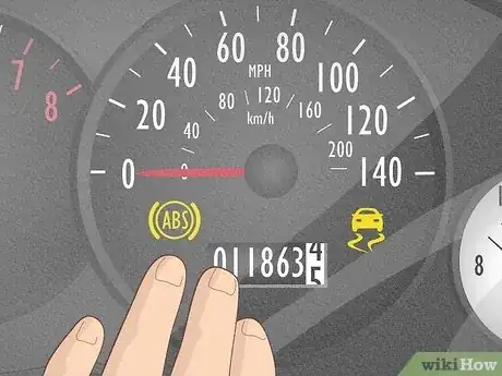 Imagen titulada Reset Traction Control Light Step 6
