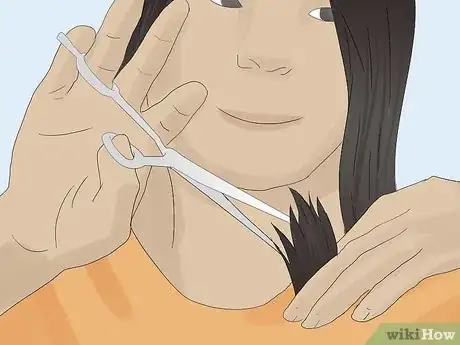 Imagen titulada Feather Hair Around Your Face Step 7