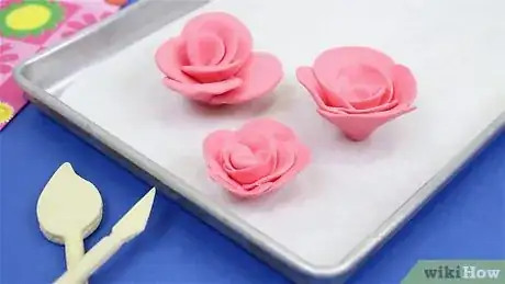 Imagen titulada Make a Clay Rose Step 17