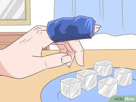 Imagen titulada Deal With the Pain of a Door Being Shut on Your Finger Step 7