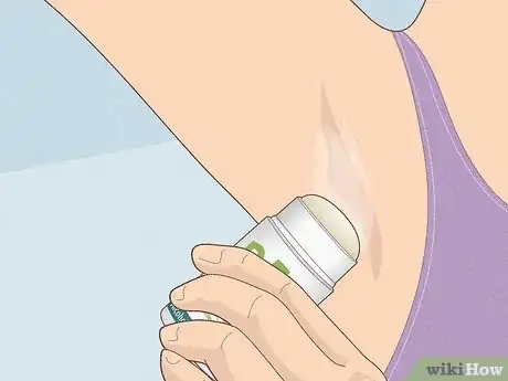 Imagen titulada Get Deodorant Off Your Clothes Step 10