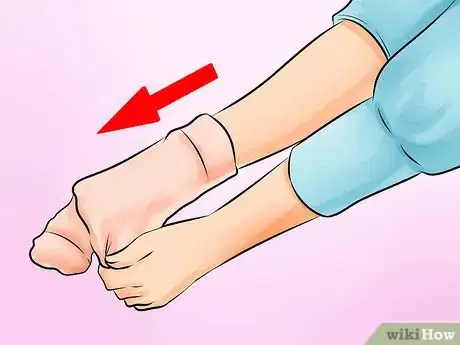 Imagen titulada Put on Compression Stockings Step 4