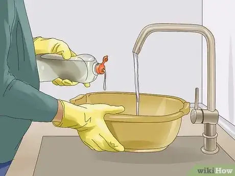 Imagen titulada Clean Soot Stains from Walls Step 11