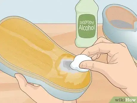 Imagen titulada Repair a Shoe Sole Step 14