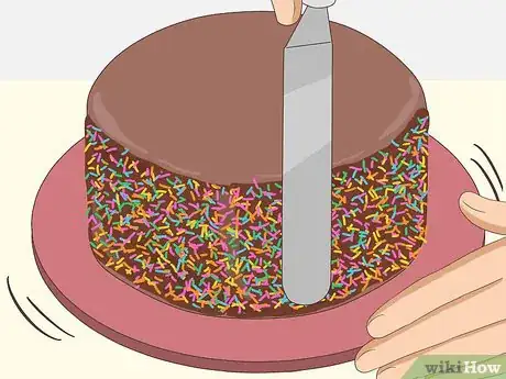 Imagen titulada Put Sprinkles on the Side of a Cake Step 21