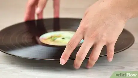 Imagen titulada Clean Vinyl Records Step 15