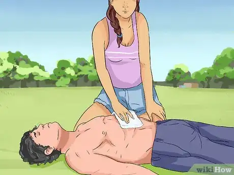 Imagen titulada Use a Defibrillator Step 5