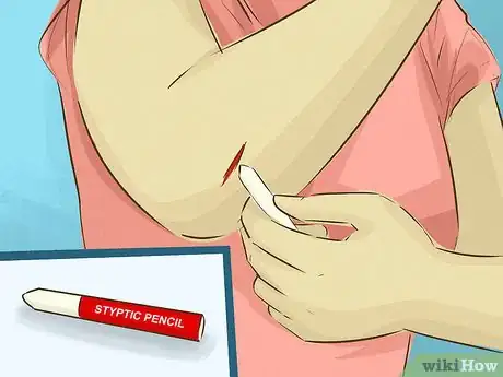 Imagen titulada Stop Bleeding Step 8