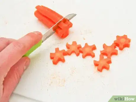 Imagen titulada Make Carrot Flowers Step 3
