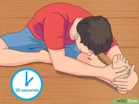 Imagen titulada Stretch for the Splits Step 2