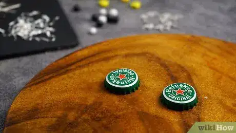 Imagen titulada Make Bottle Cap Earrings Step 2