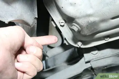 Imagen titulada Remove the Drain Plug in a Car to Change Oil Step 5