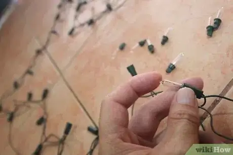 Imagen titulada String Christmas Tree Lights Step 11