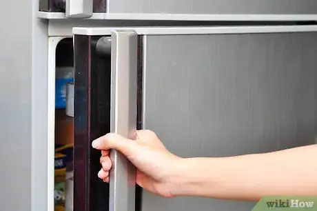 Imagen titulada Keep a Motor Home Refrigerator Mold Free While It Is in Storage over the Winter Step 2