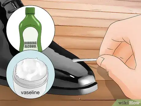 Imagen titulada Clean Patent Leather Step 3