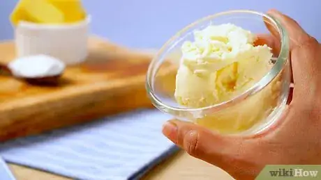 Imagen titulada Thicken Sauce with Flour Step 5