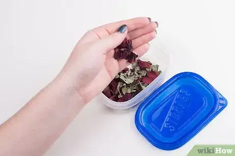 Imagen titulada Make Rose Tea Step 11