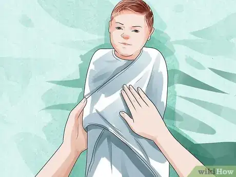 Imagen titulada Swaddle Step 12