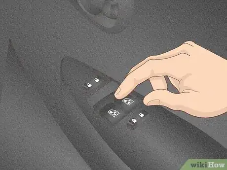 Imagen titulada Manually Roll Up a Power Window Step 2