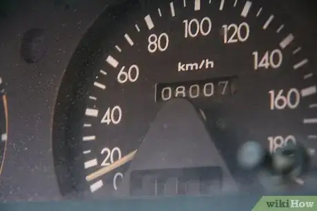 Imagen titulada Check and Add Air to Car Tires Step 3Bullet1