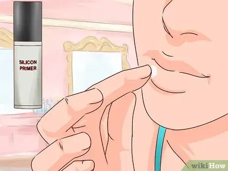 Imagen titulada Hide a Lip Piercing from Parents or Bosses Step 1