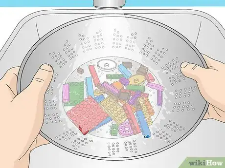 Imagen titulada Clean LEGOs Step 8