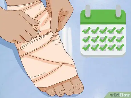 Imagen titulada Apply Different Types of Bandages Step 11