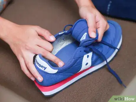 Imagen titulada Control Foot Odor with Baking Soda Step 5