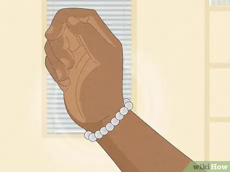 Imagen titulada Cleanse Crystals with Selenite Step 14