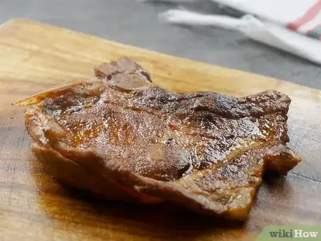 Imagen titulada Tell if Pork Chops Are Done Step 3
