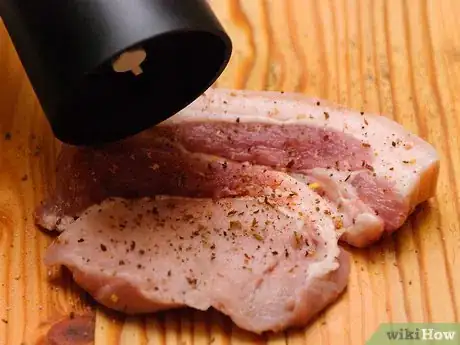Imagen titulada Season Pork Chops Step 3