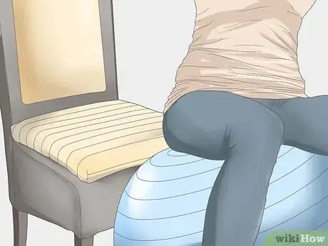 Imagen titulada Use a Gym Ball During Pregnancy and After Childbirth Step 4