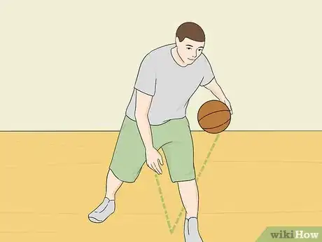 Imagen titulada Dribble a Basketball Between the Legs Step 13.jpeg