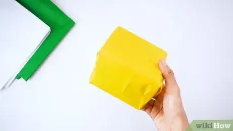 Imagen titulada Wrap with Tissue Paper Step 13