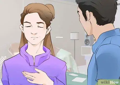 Imagen titulada Comfort a Crying Woman Step 15