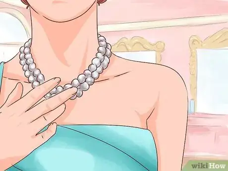 Imagen titulada Hide a Lip Piercing from Parents or Bosses Step 6