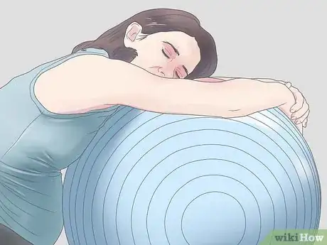 Imagen titulada Use a Gym Ball During Pregnancy and After Childbirth Step 7
