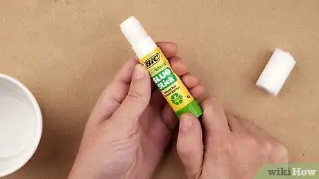Imagen titulada Melt Glue Sticks Step 1