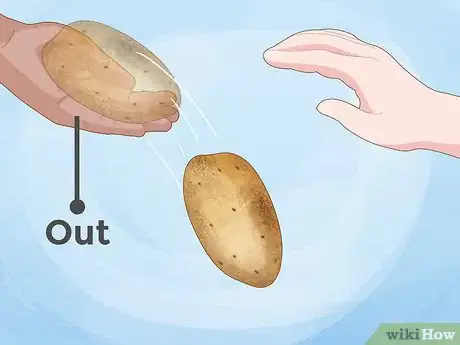 Imagen titulada Play Hot Potato Step 3