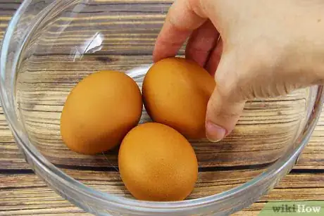 Imagen titulada Reheat a Hard Boiled Egg Step 1