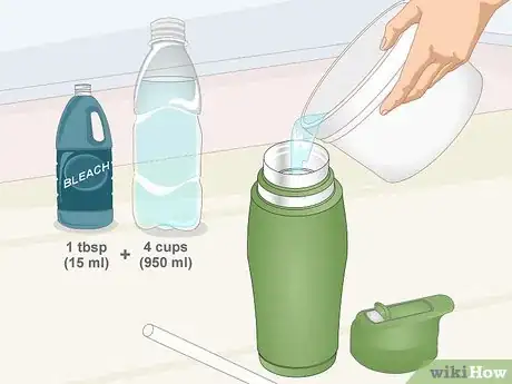 Imagen titulada Clean a Moldy Water Bottle Step 8