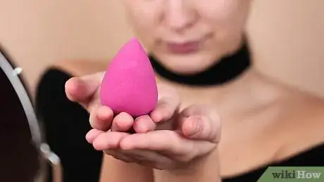 Imagen titulada Put on Liquid Foundation Step 9
