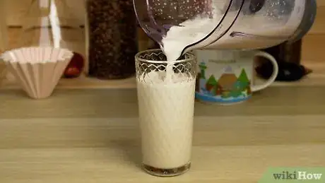 Imagen titulada Make a Frappuccino Step 15
